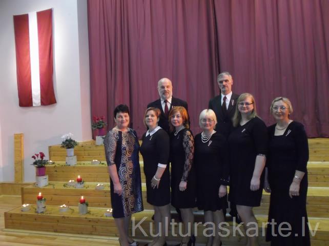 Ansamblis pēc I.Kalniņa dziesmu koncerta Valsts svētkos